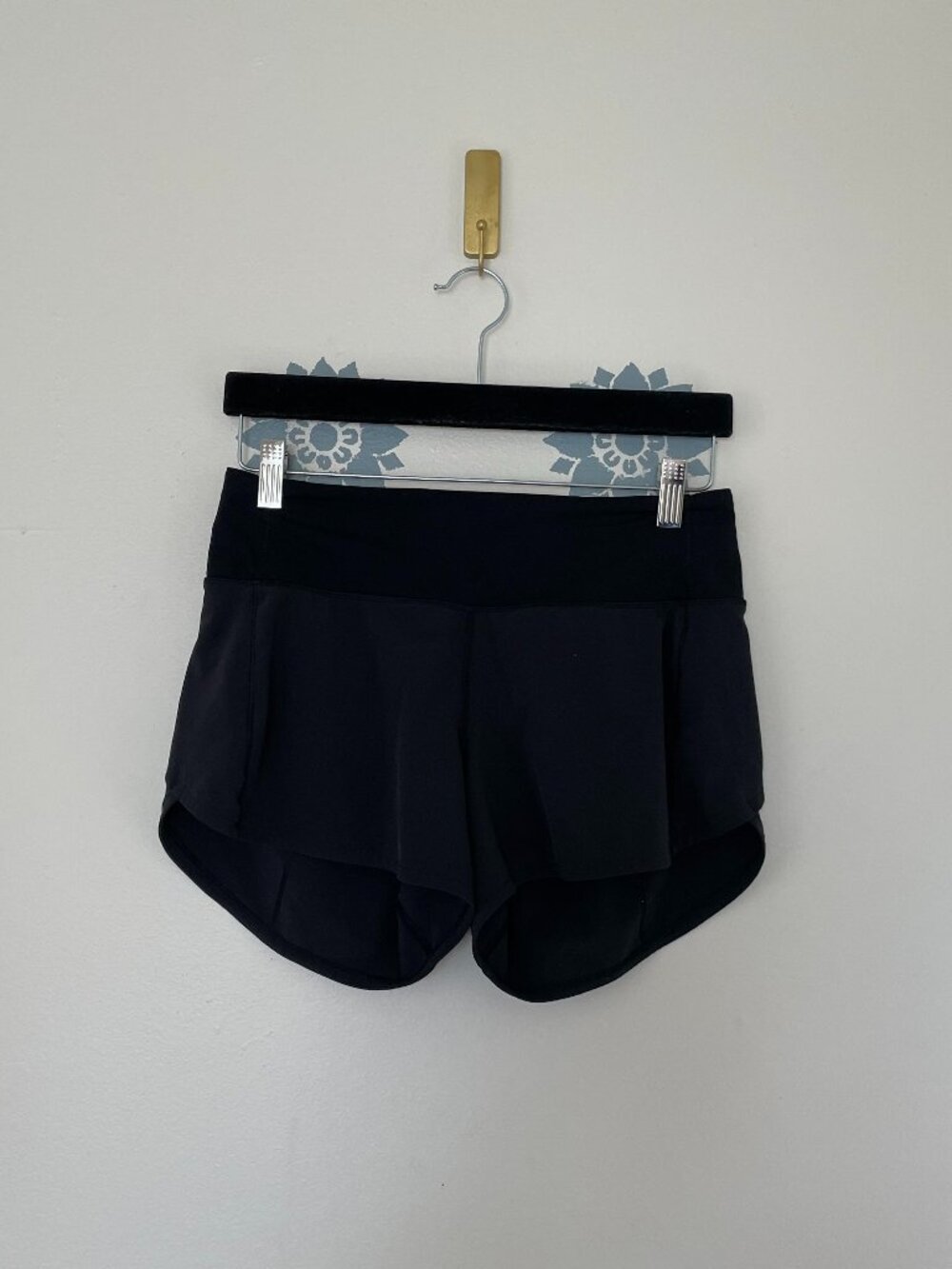 Lululemon Speed Up Mid Rise Short 4" in Black Size 4 Tall